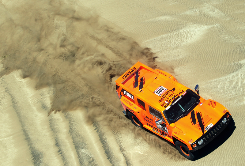 Illustration for article titled The Dakar Race Looks Pretty Much Like A Post-Apocalyptic Hellscape